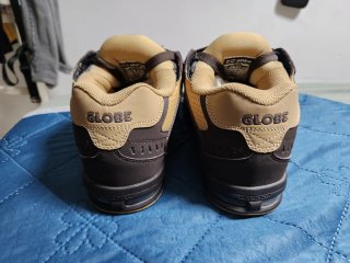 Zapatillas Globe Sabre Marrón y Dorado