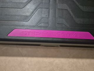 Step de gimnasia negro con detalles fucsia