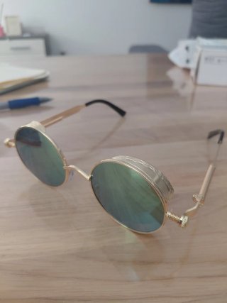 Gafas de sol vintage doradas