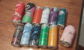 Lattinette vuote Monster Energy e altre