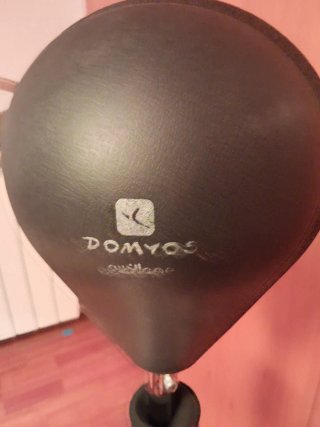 Balón de boxeo con guantes