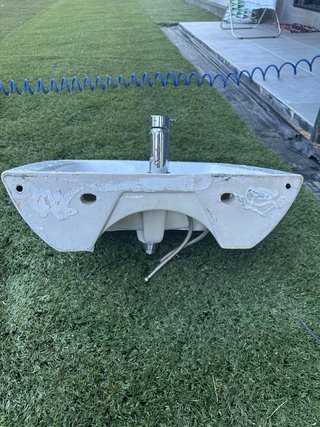 Lavabo 60cm Cerámica con Grifo y Accesorios