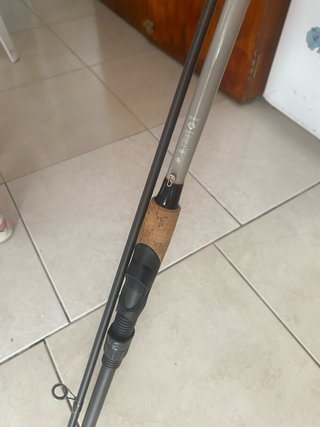Caña de pescar con carrete