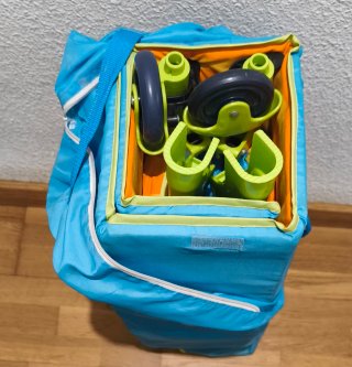 Parque de juegos y cuna de viaje