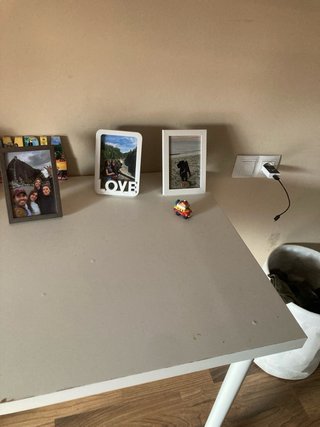Escritorio y silla en buen estado