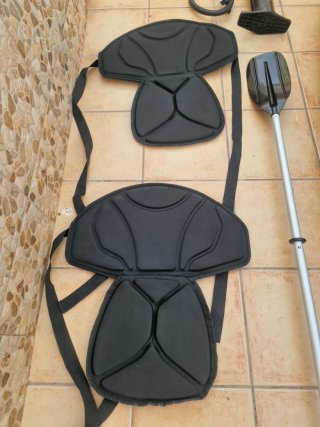 Kayak inflable azul y blanco