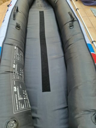 Kayak inflable azul y blanco