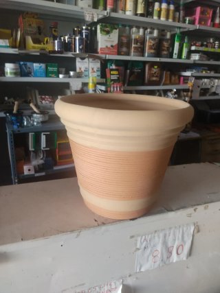 Maceta de barro grande