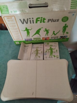 Wii Fit Plus con Balance Board y Juegos