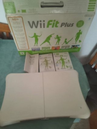 Wii Fit Plus con Balance Board y Juegos