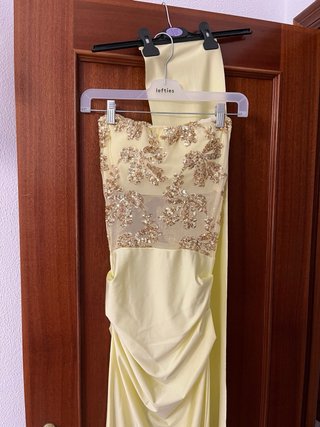 Vestido amarillo con flores Miaandlova