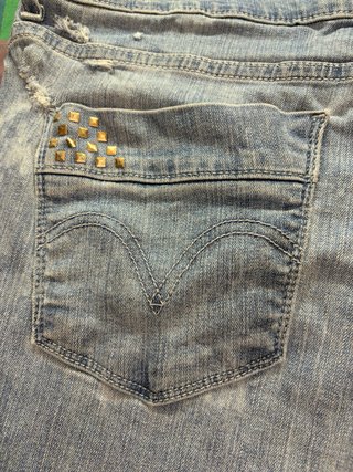 Jeans Levi’s 512 perfectly slimming con borchie
