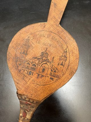 Fuelle antiguo de chimenea madera