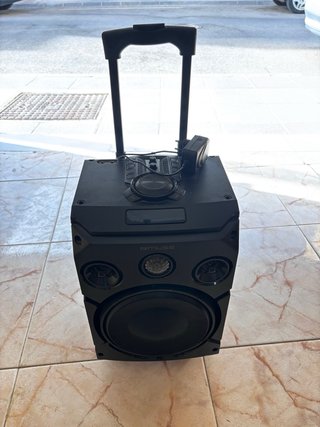 Altavoz grande negro