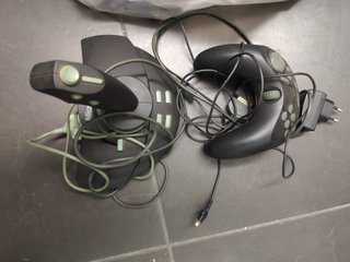 Volante y pedales Logitech PC