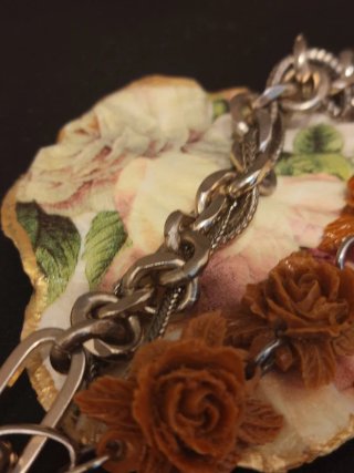 Pulsera Massimo Dutti Flores Marrones y metal.
