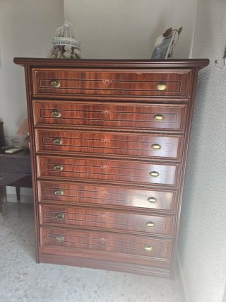 Cómoda clásica de madera