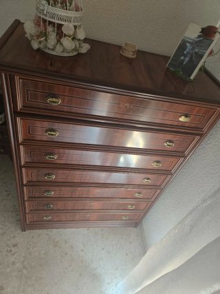 Cómoda clásica de madera