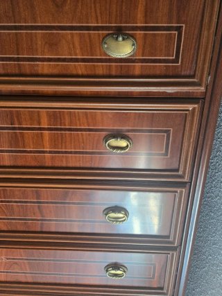 Cómoda clásica de madera