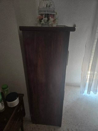 Cómoda clásica de madera