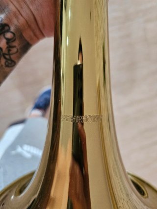 Trombon de varas sencillo con poco uso.
