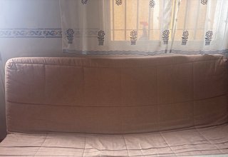 Sillón-cama beige y marrón