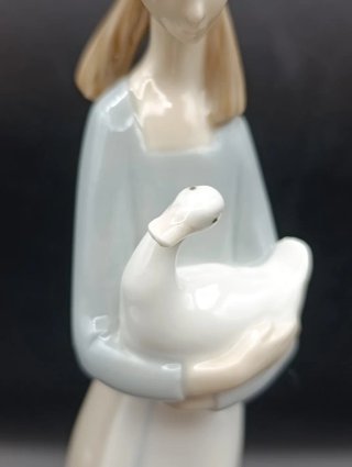 Figura niña con ganso Nao Lladro