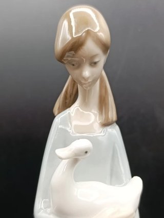 Figura niña con ganso Nao Lladro