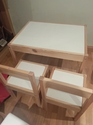 Mesa y 2 sillas infantiles madera