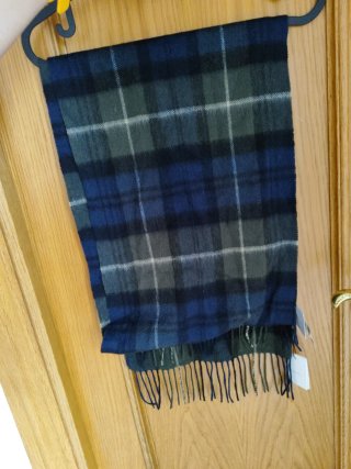 Bufanda a cuadros azul y gris