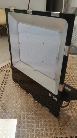 Foco LED IP65 Negro y Plateado