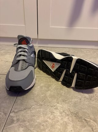 Zapatillas Nike Air Huarache SC Gris/Rojo