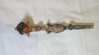 Figura artesanal madera y minerales