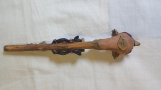 Figura artesanal madera y minerales