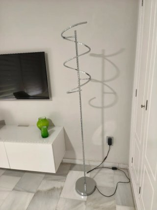 Lámpara de pie moderna espiral