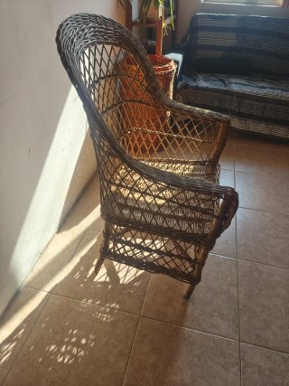 Silla de mimbre en buen estado