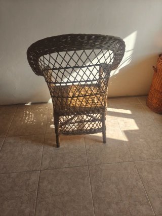 Silla de mimbre en buen estado