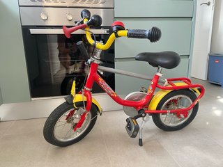 Bicicleta infantil Puky roja y amarilla