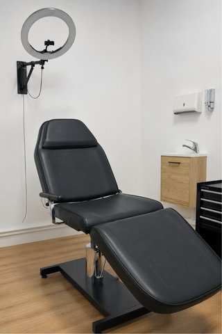 Alquiler cabina tatuaje Madrid equipada. La elipa