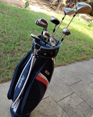 Set Palos Golf Mujer Cleveland Bloom.