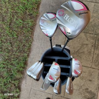 Set Palos Golf Mujer Cleveland Bloom.