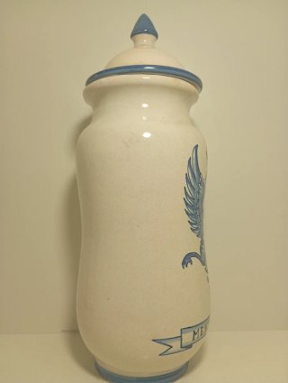 Albarelo / Bote de farmacia con tapa.