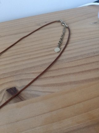 Collar con colgante de libélula