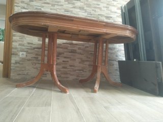 Mesa de comedor ovalada de madera maciza
