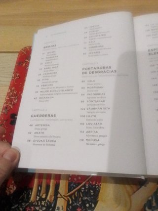Brujas. Guerreras. Diosas Las mujeres más poder...