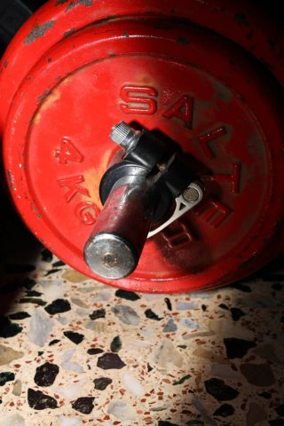 Lote de pesas y discos para gimnasio