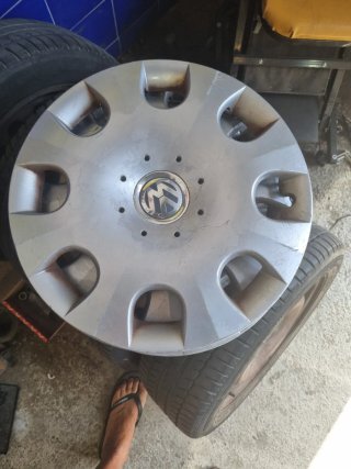 Neumáticos + llantas R16 con tapacubos Volkswagen