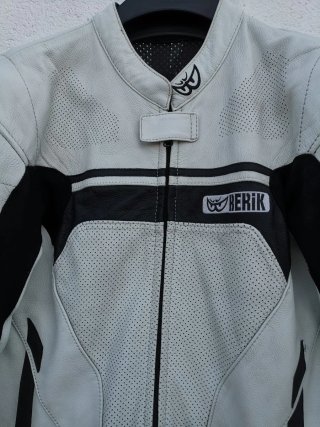 Mono de moto Berik blanco y negro