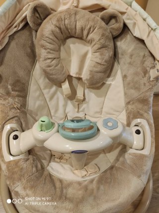 Mecedora para bebés con capota y peluche