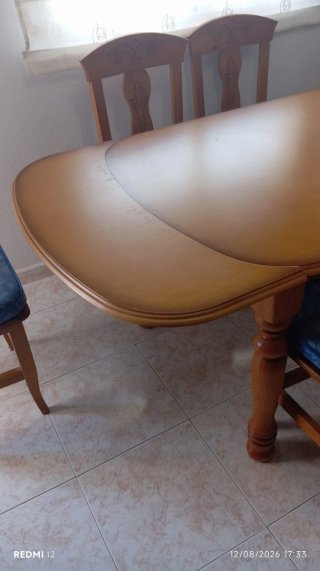 Mesa comedor desplegable 140x90 y 6 sillas.